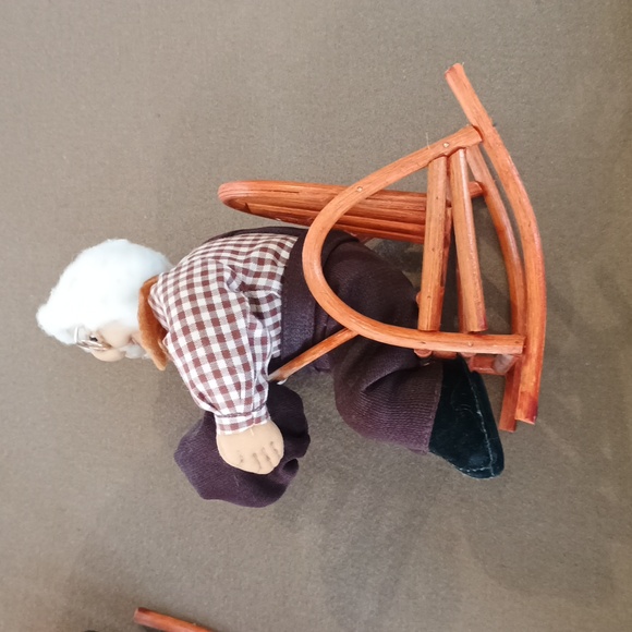 Collectable Grandma & Grandpa in rocking chair - Picture 3 of 10